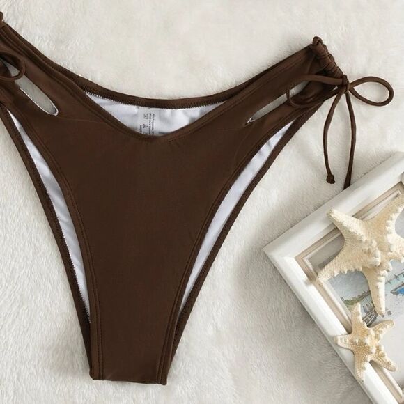 Bikini    - Picture 7 of 10